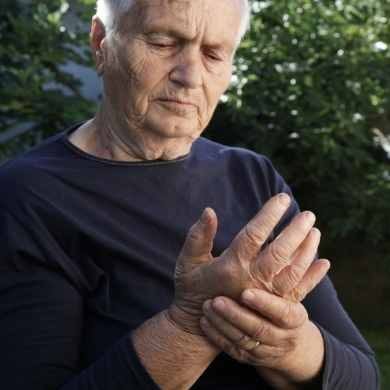 A man with oseoarthrits